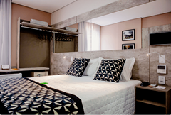 Quarto Superior com Cama de Casal ou 2 de Solteiro e Vista da Cidade