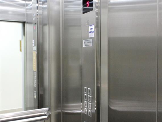 Hotel efapi center elevador.jpg