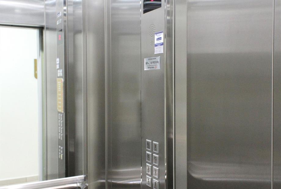 Hotel efapi center elevador.jpg