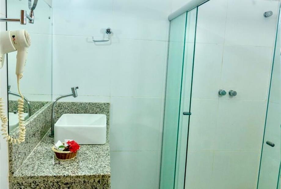 4 banheiro apartamento terreo.jpeg