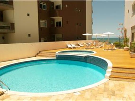Piscina e deck