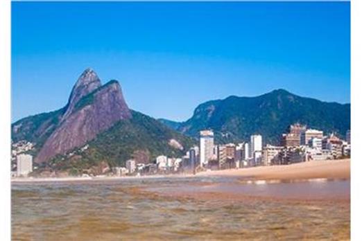 praia de ipanema aumentada.jpg