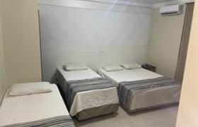 Apartamento Quádruplo - 1 cama de casal + 2 camas de solteiro do JVA Fênix Hotel