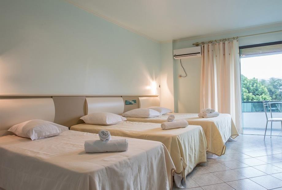 Super Luxo Triplo 01.jpg