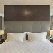 SUPERIOR COM CAMA CASAL