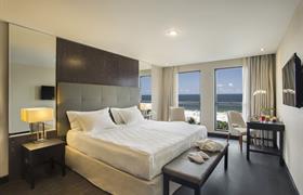 EXECUTIVE SUPERIOR WITH DOUBLE BED of Windsor California Copacabana
