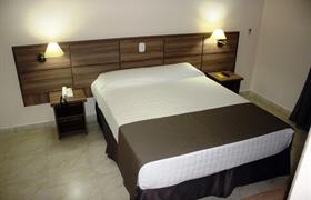 Quarto Standard Duplo Casal do Fênix Hotel Pouso Alegre