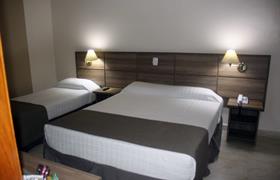 Quarto Standard Triplo Casal do Fênix Hotel Pouso Alegre