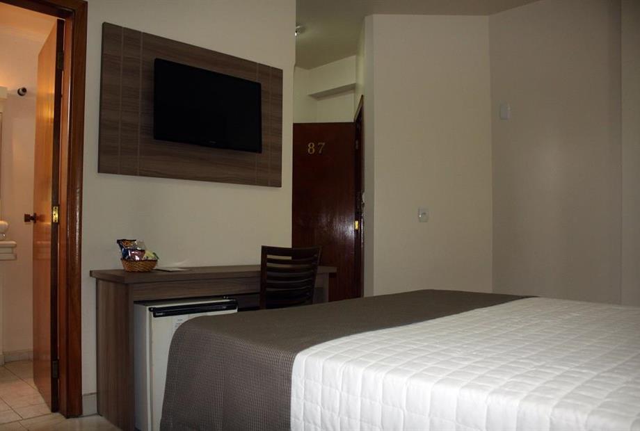 apto duplo casal vista da tv.jpg