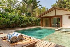 Bangalô com Piscina Privativa e Jacuzzi