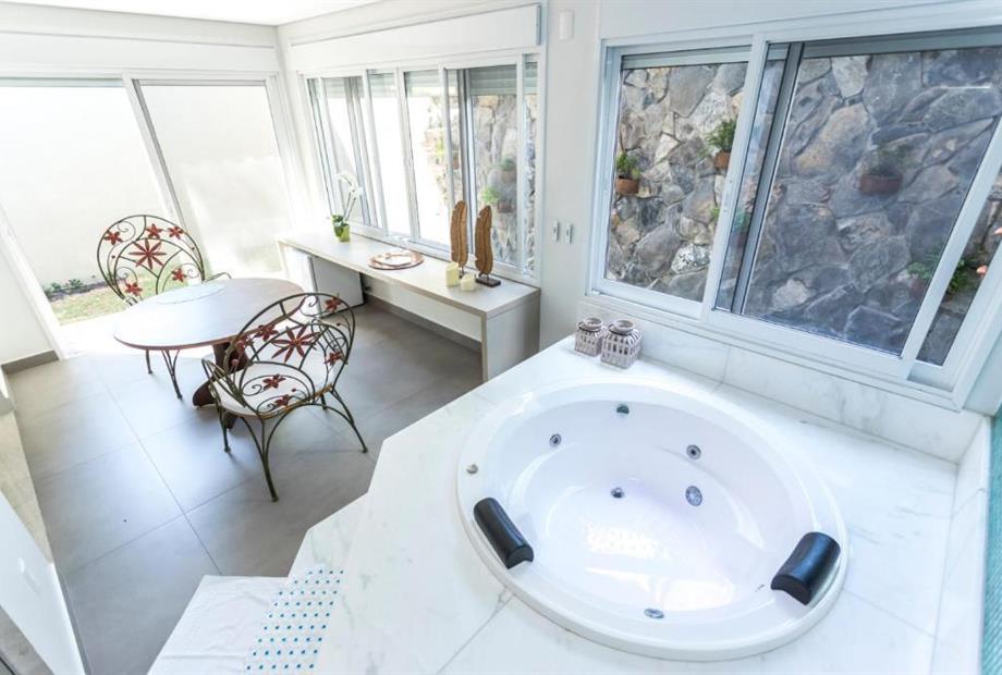 suite master banheira.jpg