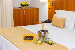 PACOTE ROMANTICO ENCANTO DOURADO