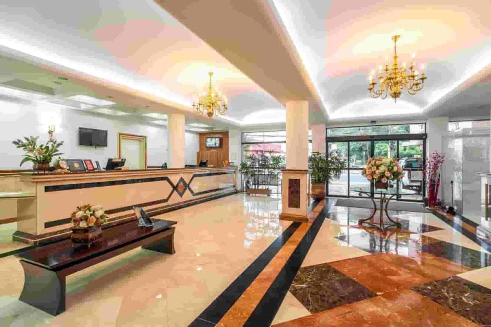 lobby n.jpg