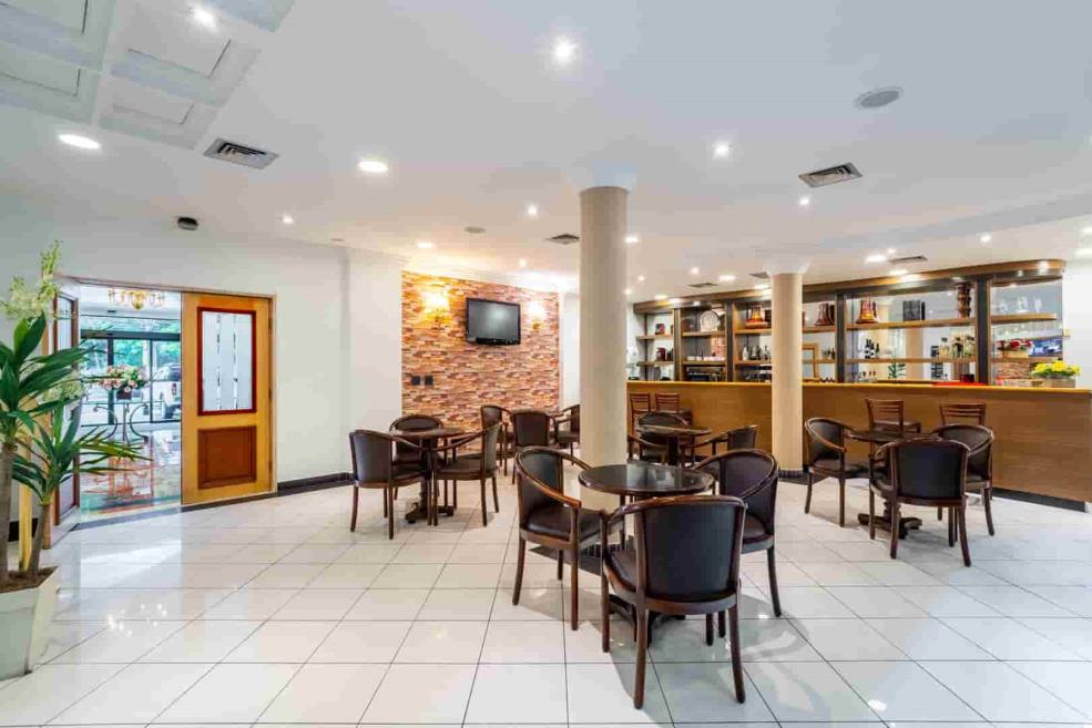 bar hotel n.jpg