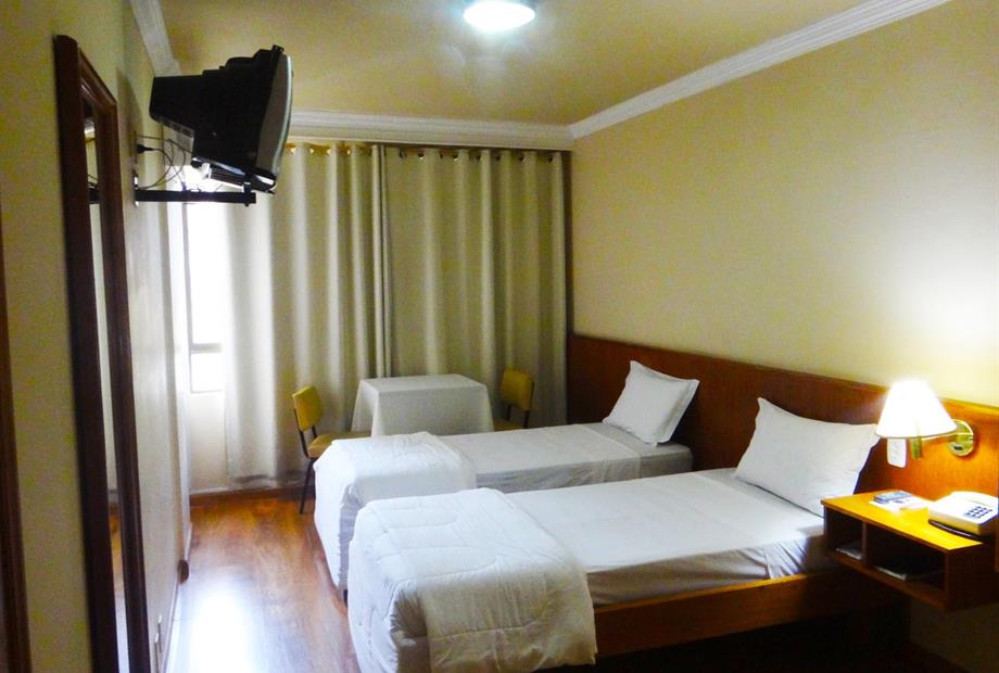 cama madeira 1_Easy-Resize.com.jpg