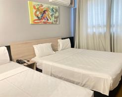 Standard Triplo - 1 cama de casal e 1 cama solteiro