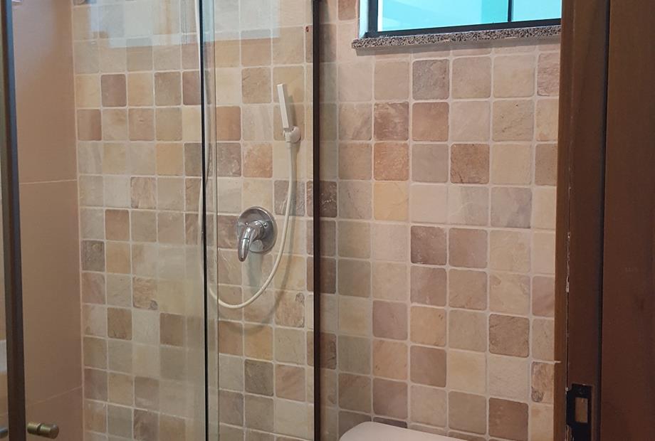 Suíte 204 Banheiro1.jpg