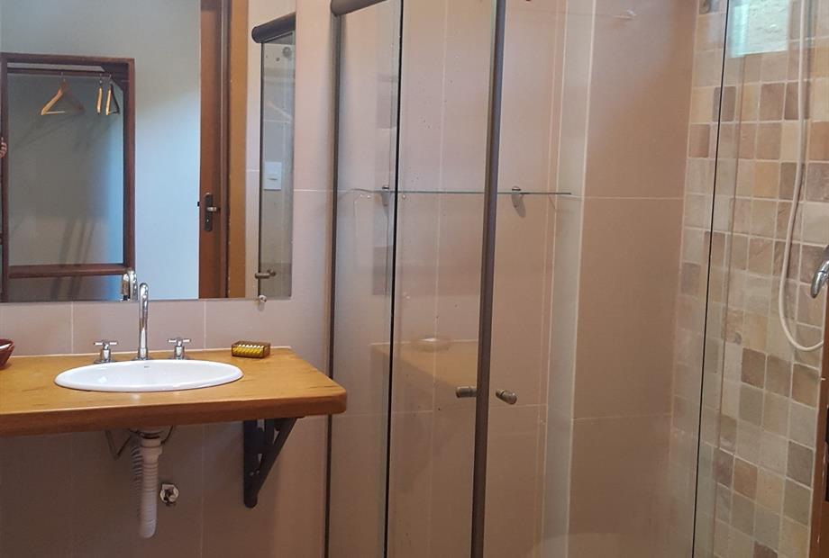 Suíte 204 Banheiro2.jpg