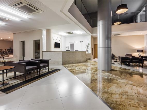 2. Lobby.jpg