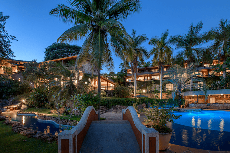 hotel canto das aguas ponte piscina.png