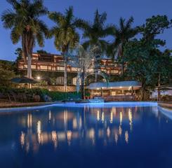 hotel canto das aguas piscina bar palmeiras.jpg