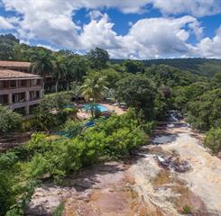 hotel canto das aguas fachada aérea.jpg
