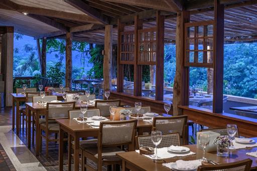 hotel canto das aguas restaurante vista vale.jpg