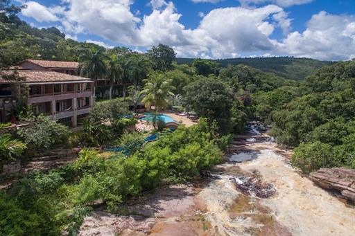 hotel canto das aguas fachada aérea.jpg
