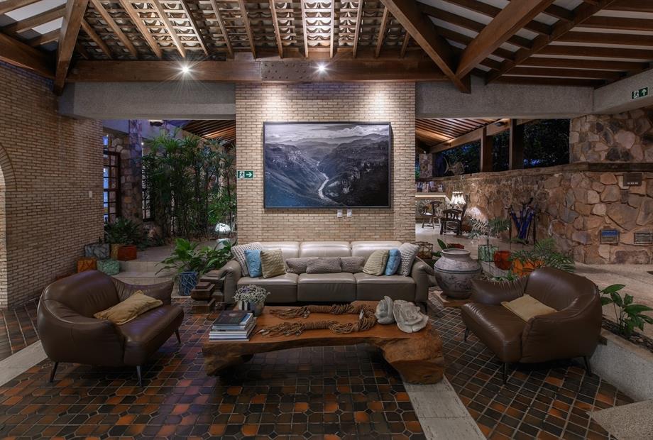 hotel canto das aguas lobby.jpg