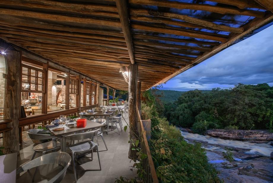 hotel canto das aguas varanda bar.jpg