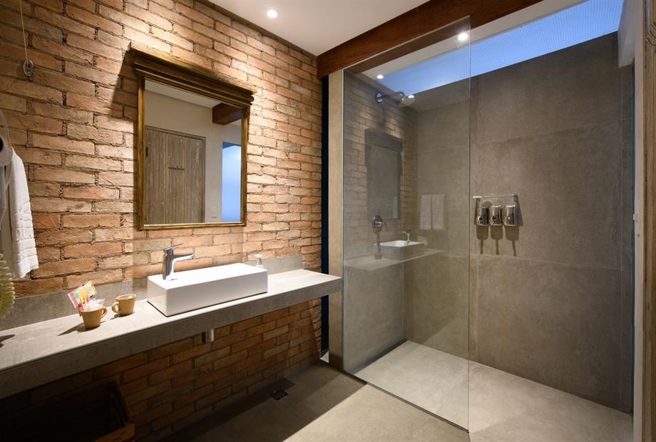 hotel canto das aguas banheiro canto do rio.jpg