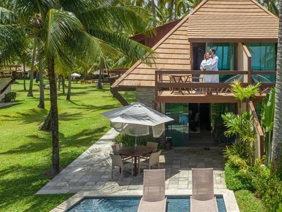 vista frontal bangalo familia luxo pontal 2.jpg