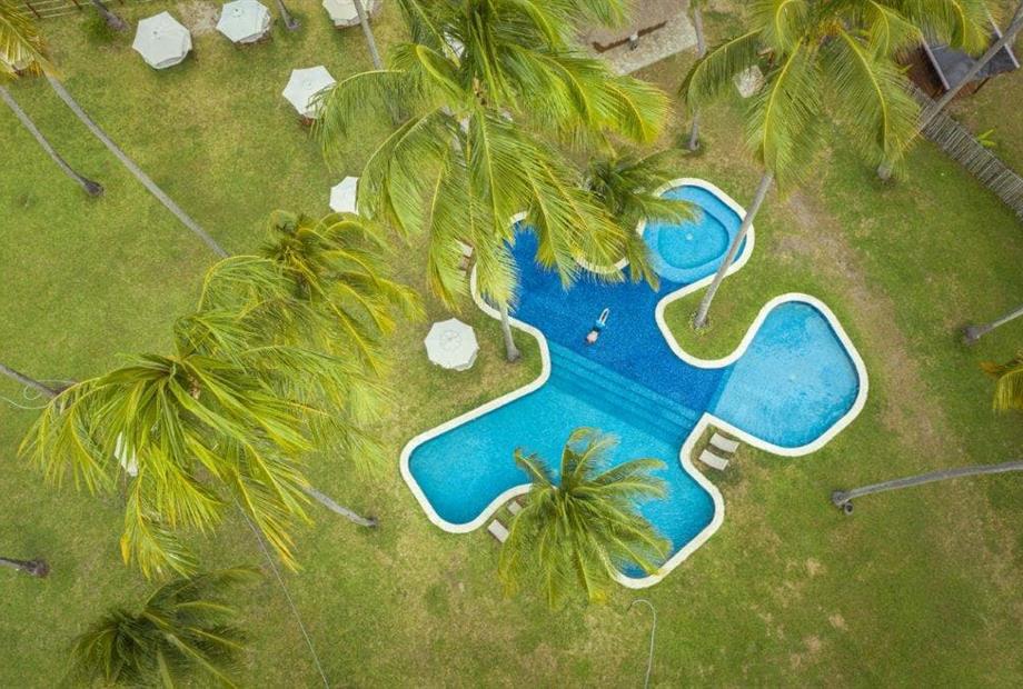 vista aerea piscina hotel pontal.jpg