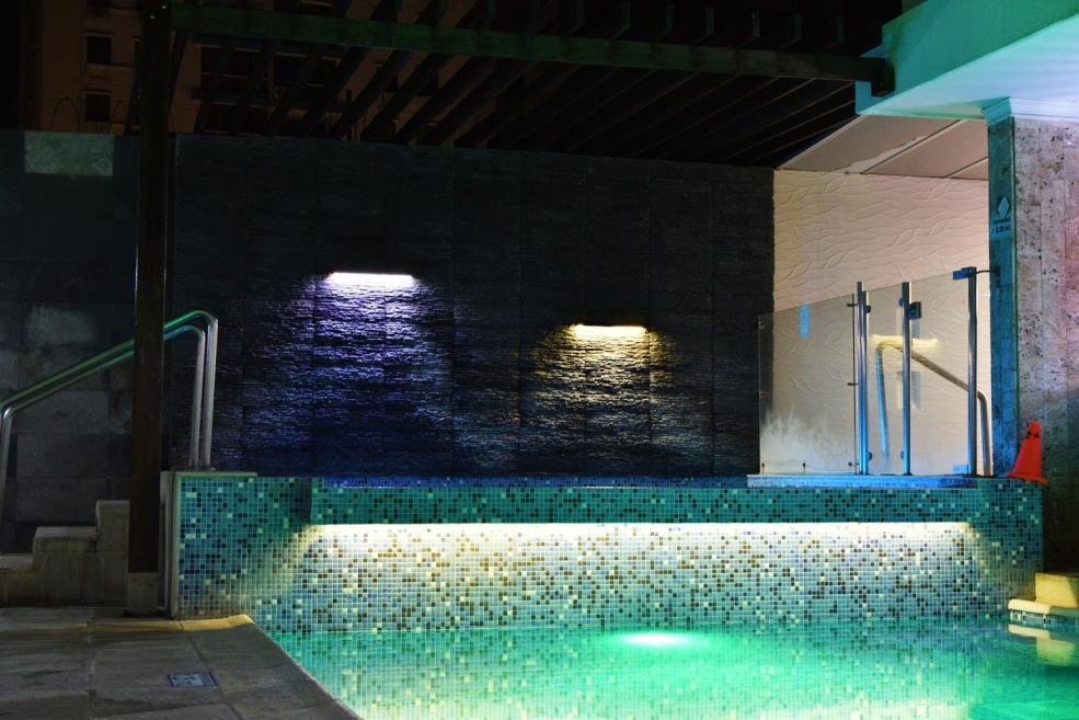 piscina noche 2.jpg