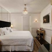 Grande Colline - Suíte com Banheira de Hidromassagem