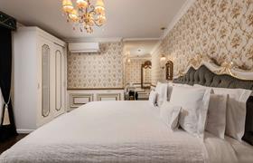 Majestic - Suíte Deluxe com Banheira de Hidromassagem do Hotel Colline de France