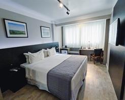 Quarto com Cama de Casal King Size