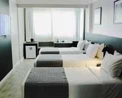 Quarto Triplo com 3 Camas de Solteiro
