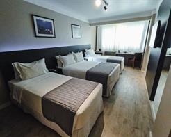 Quarto Quadruplo com 1 Cama de Casal e 2 Solteiros