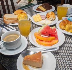 vm desayuno mesa-1.-alta.jpg