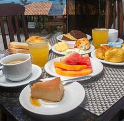 vm desayuno mesa-3-alta.jpg