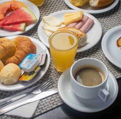 vm desayuno mesa-11-alta.jpg