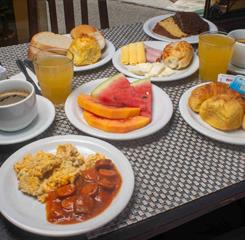 vm desayuno mesa-18-alta.jpg