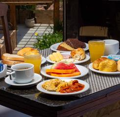 vm desayuno mesa-24-alta.jpg