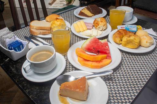 vm desayuno mesa-1.-alta.jpg