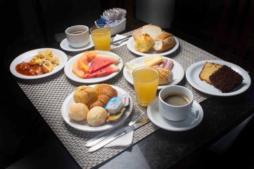 vm desayuno mesa-22-alta.jpg