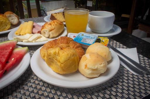 vm desayuno mesa-12-alta.jpg