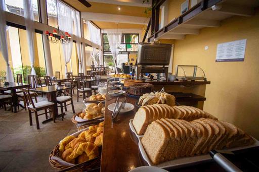 vm desayuno salon-9-alta.jpg