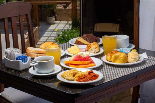 vm desayuno mesa-24-alta.jpg