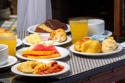 vm desayuno mesa-27-alta.jpg